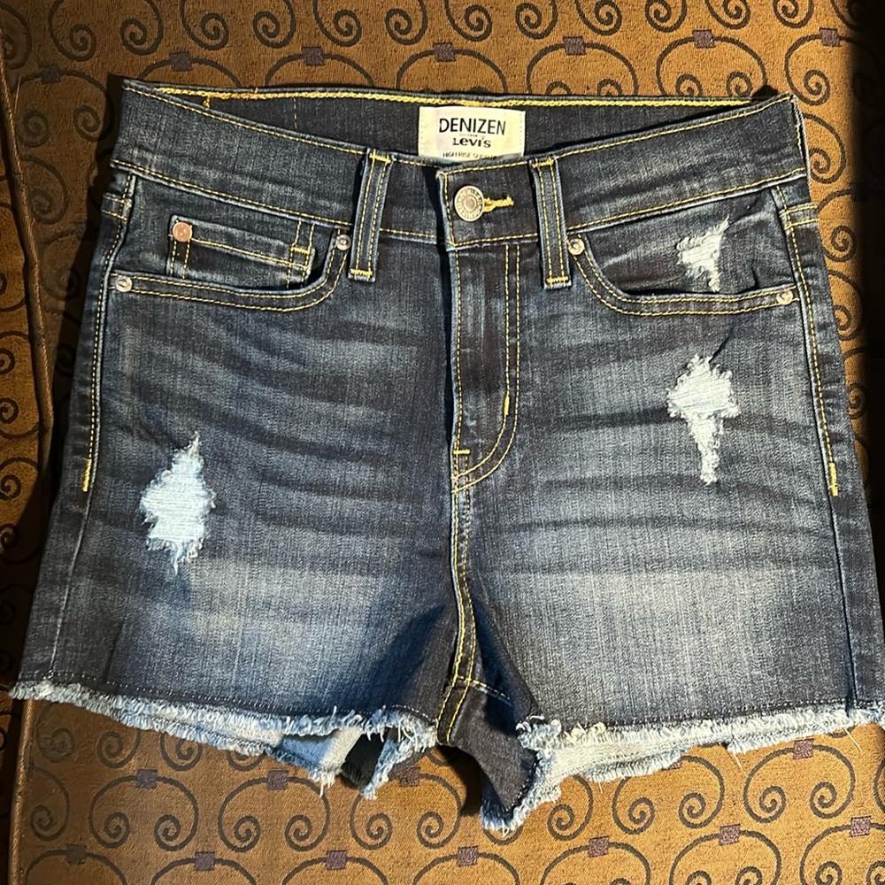 Denizen from Levi’s high rise shortie, 27 inch waist